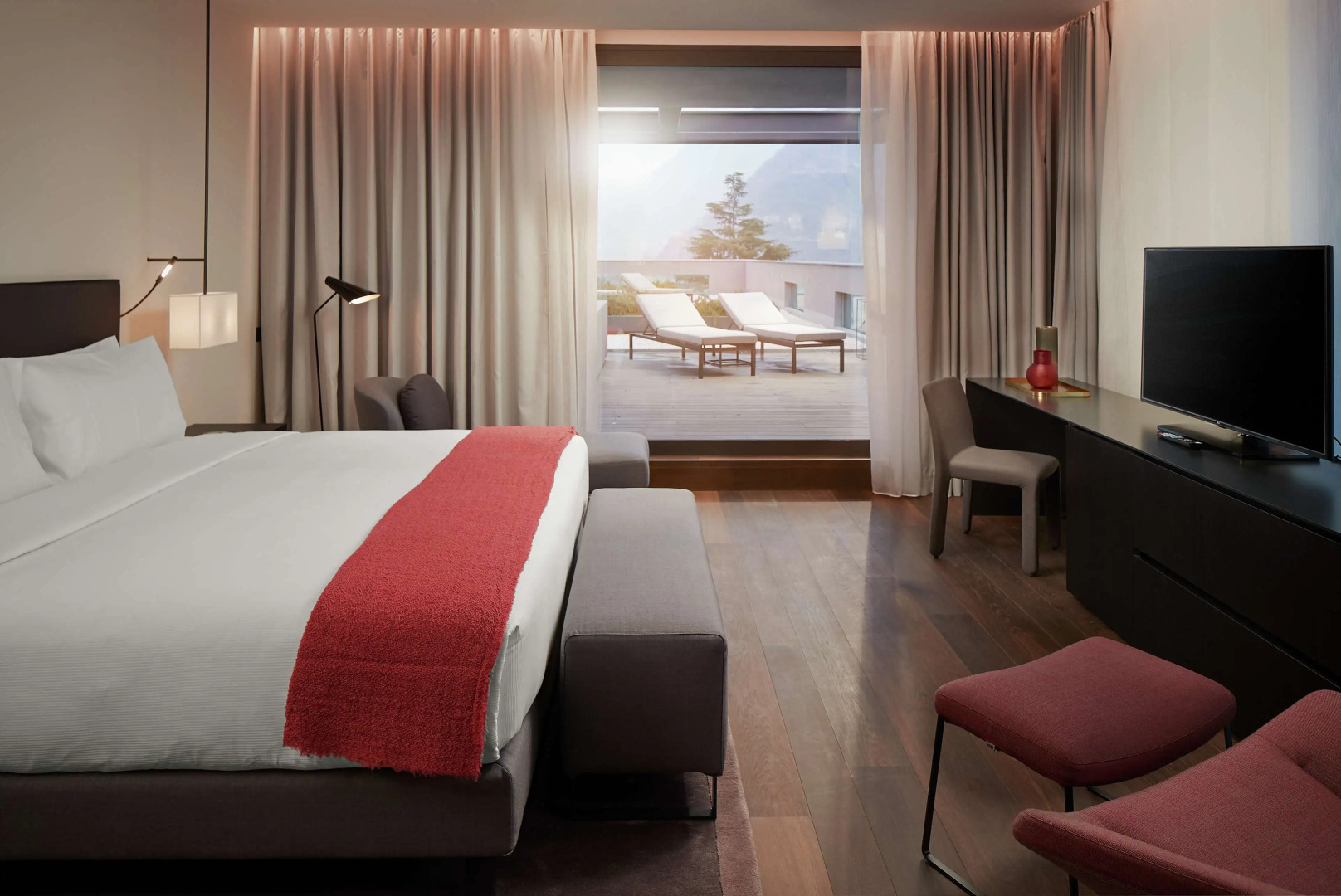 Отель Hilton Lake Como