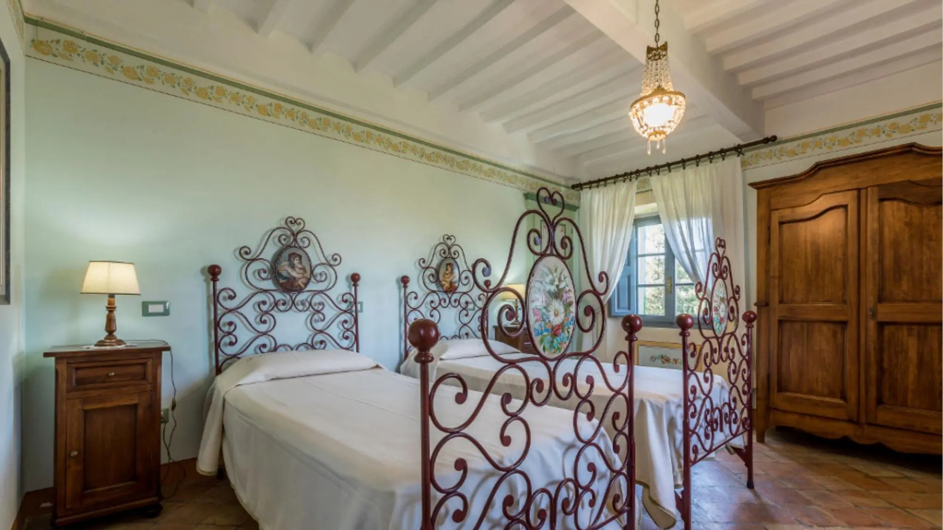 Splendid Villa for 12 Pool Outdoor Jacuzzi 25-hectare Park Hunting Fishing-palazzo Delle Rose