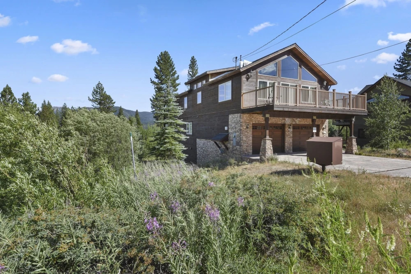 Mule Meadows Classy, Split Level South Tahoe Home!