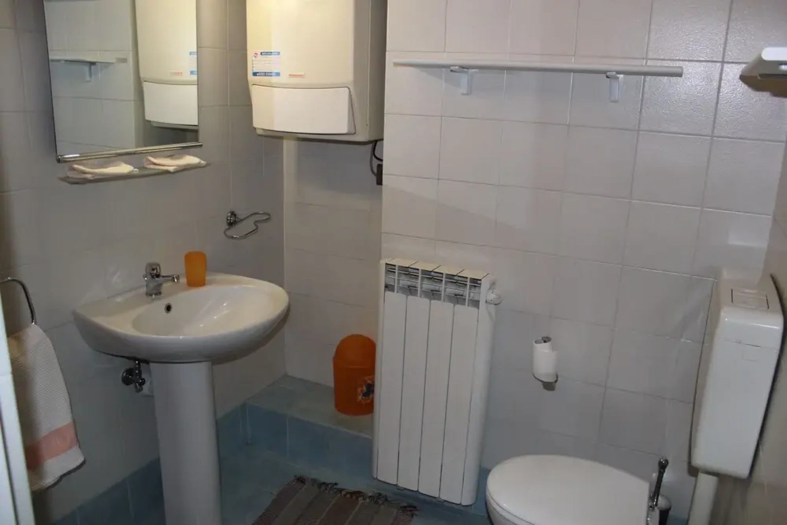 Lakefront Apartment With Spectacular Views