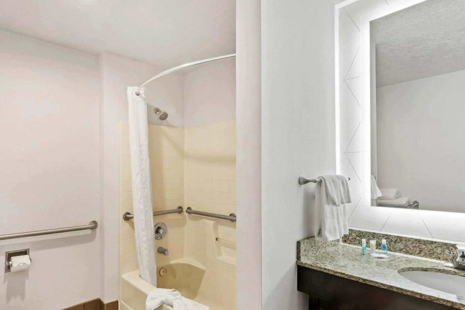 Comfort Suites Clackamas