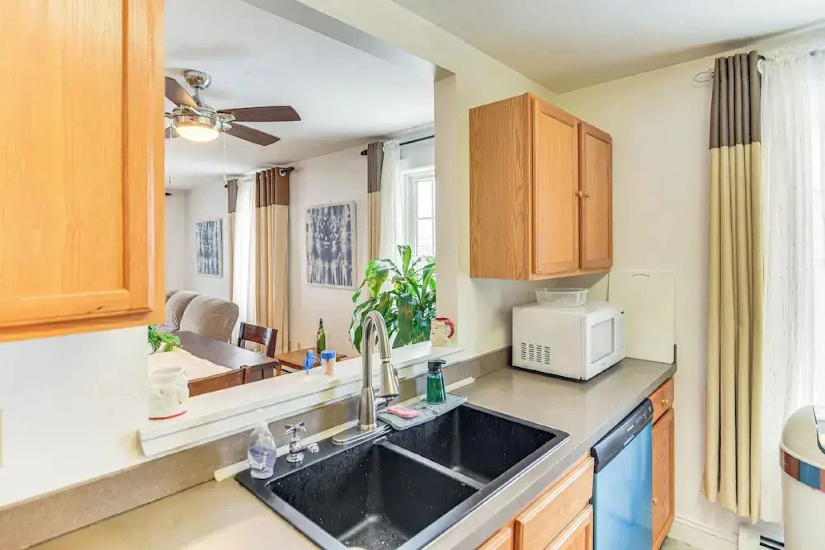 1 Mi to Downtown & Palladium: Worcester Getaway!