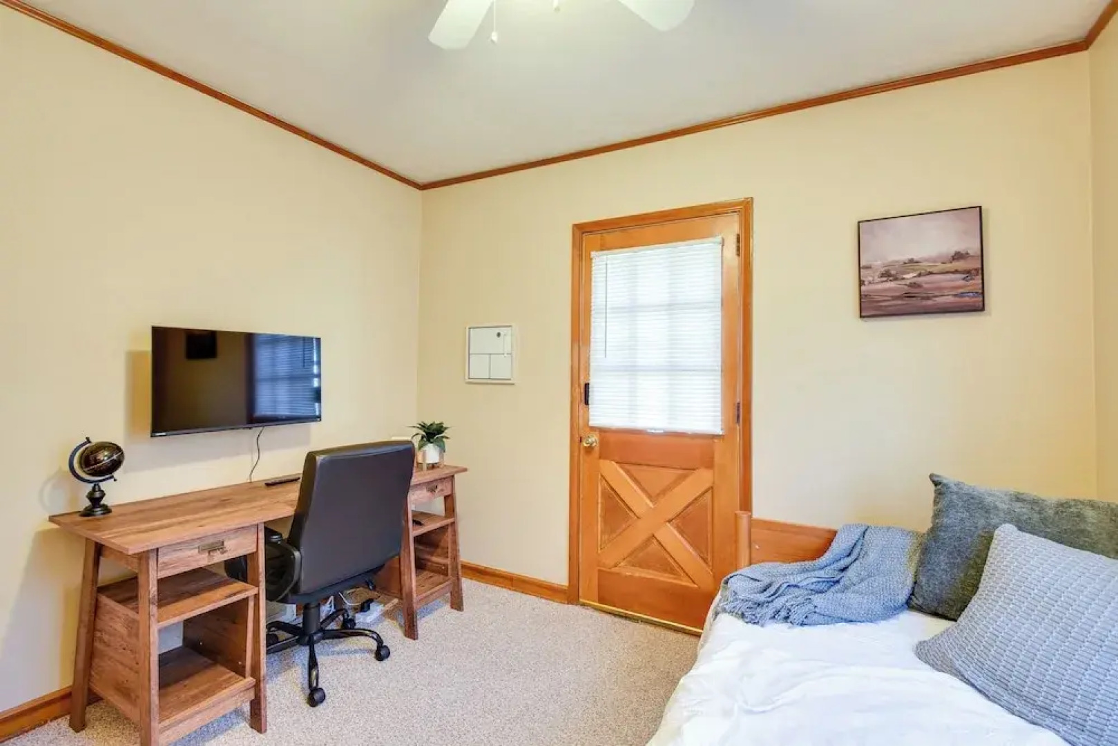 Quaint Cedar Rapids Home, 4 Mi to Downtown!