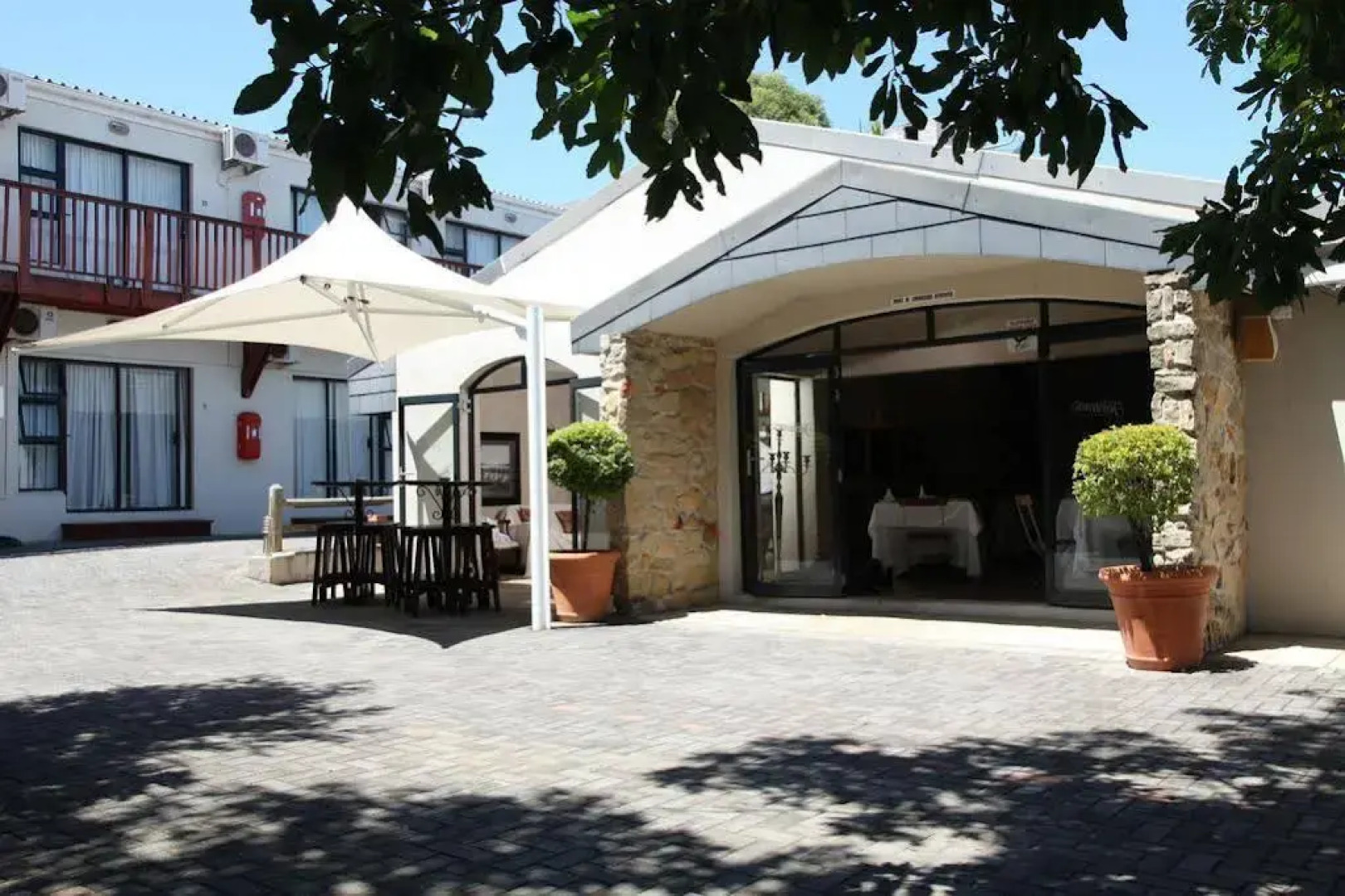 Jemimas Hospitality, Bunker on Bailie