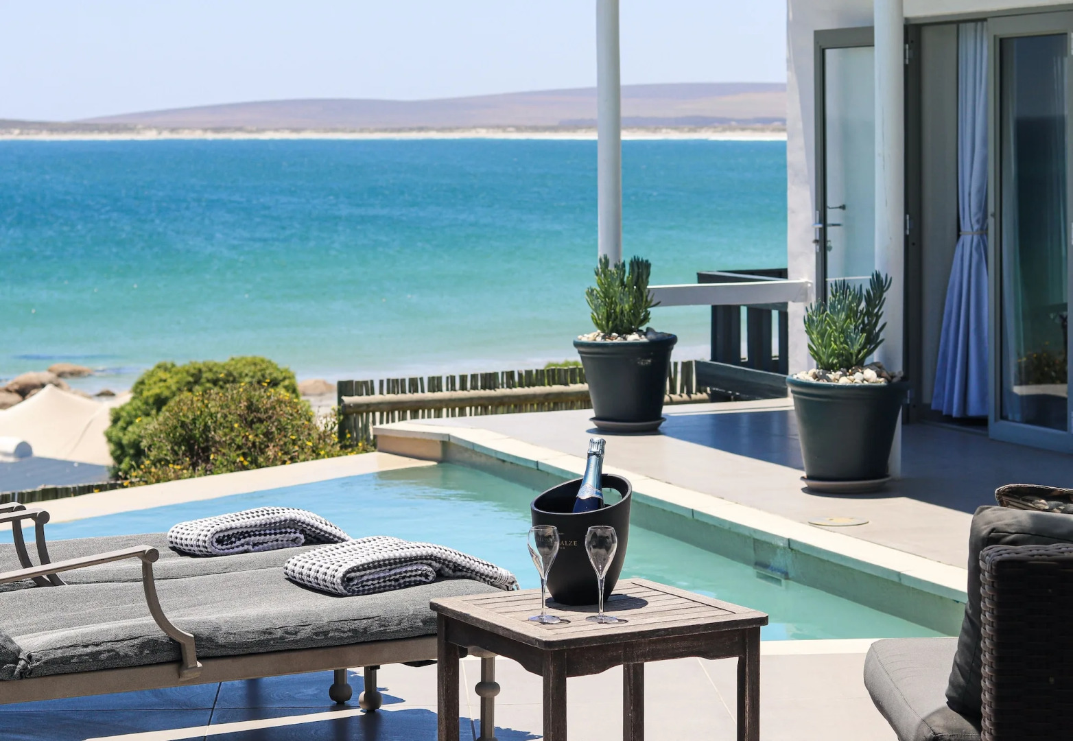 Abalone Hotel & Villas