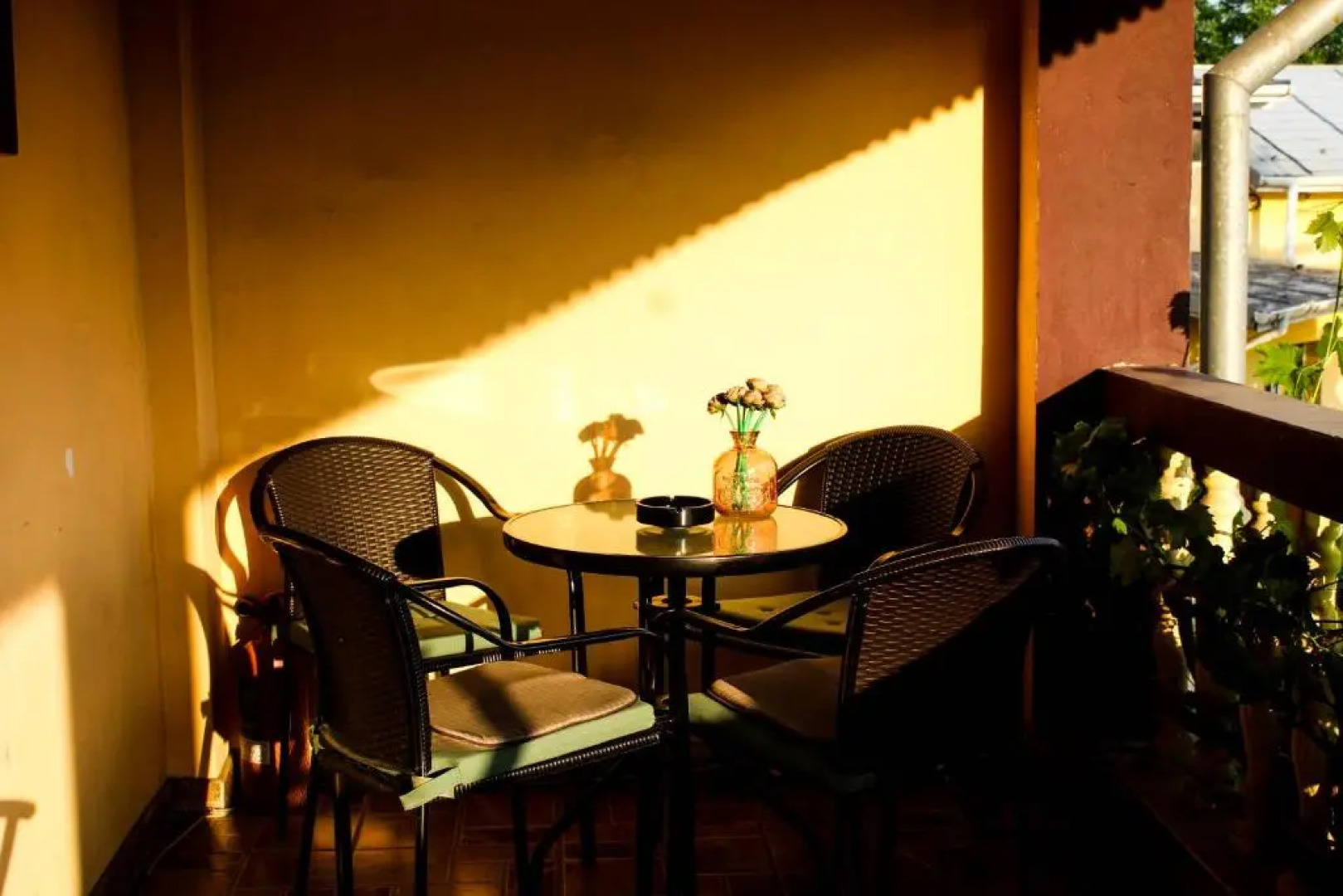 Collosal Apartment with Garden