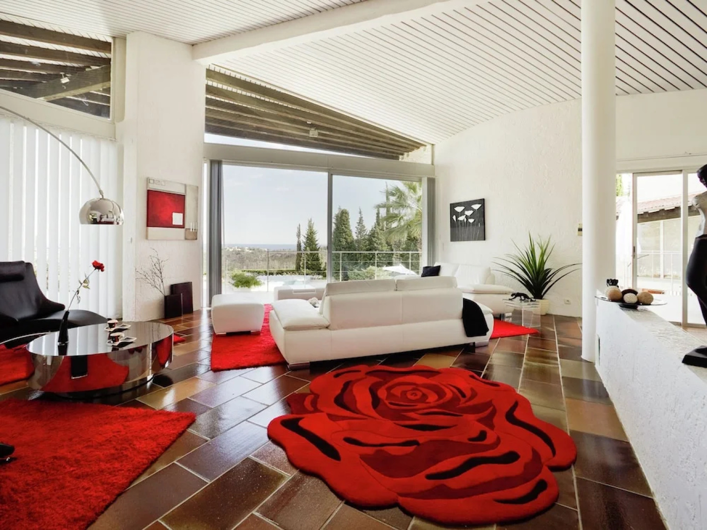 Hilltop Villa in Mandelieu-la-napoule With Sauna & Pool