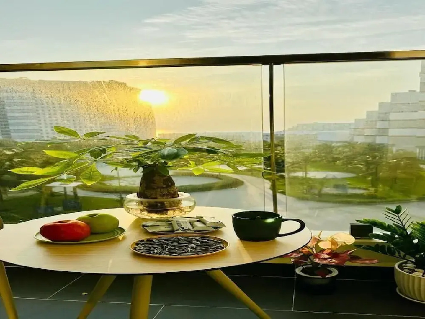 EMS HOUSE Sea View Apartment - The Arena Cam Ranh