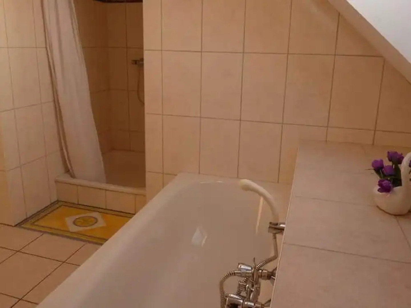 Elegant Home With Sauna