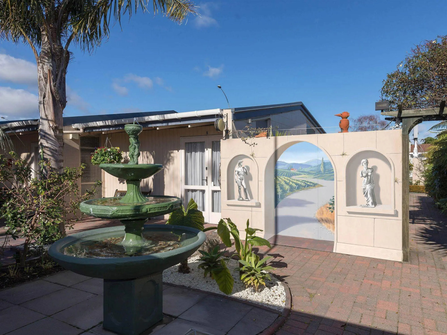 MALFROY motor lodge Rotorua - Accommodation and Mineral Pool