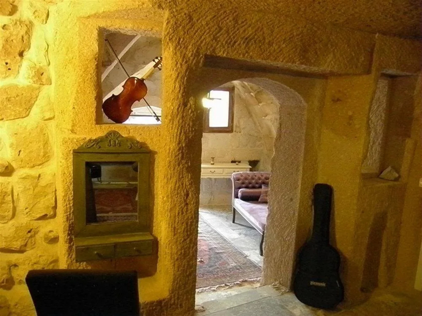 AkCave Suites & Resort