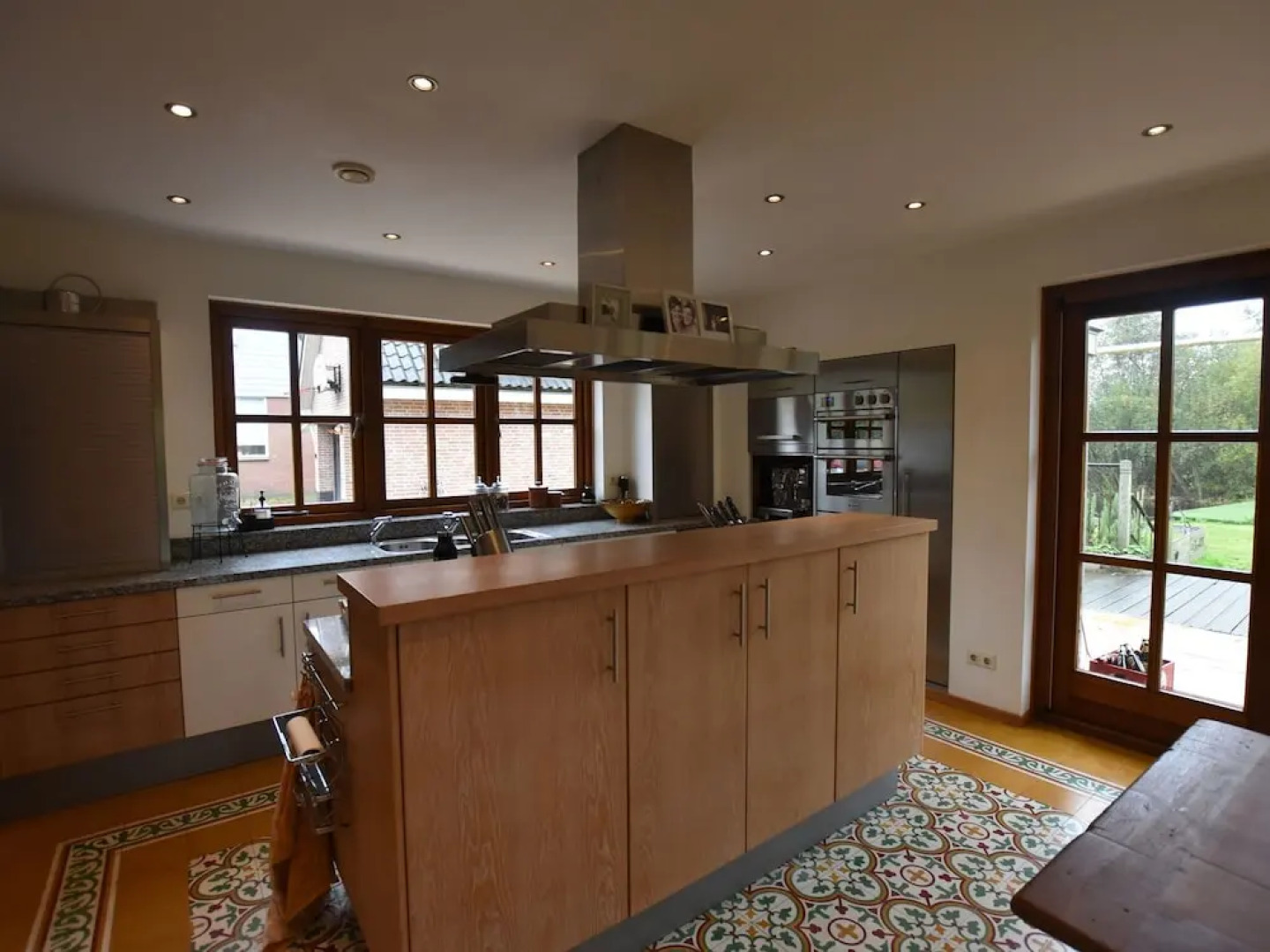 Lavish Holiday Home in Loosdrecht with Hot Tub