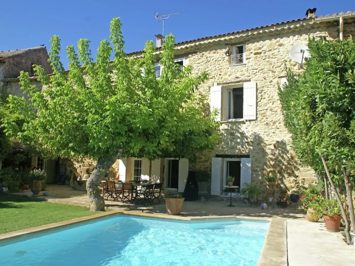 Quaint Holiday Home With Private Pool in Piolenc France