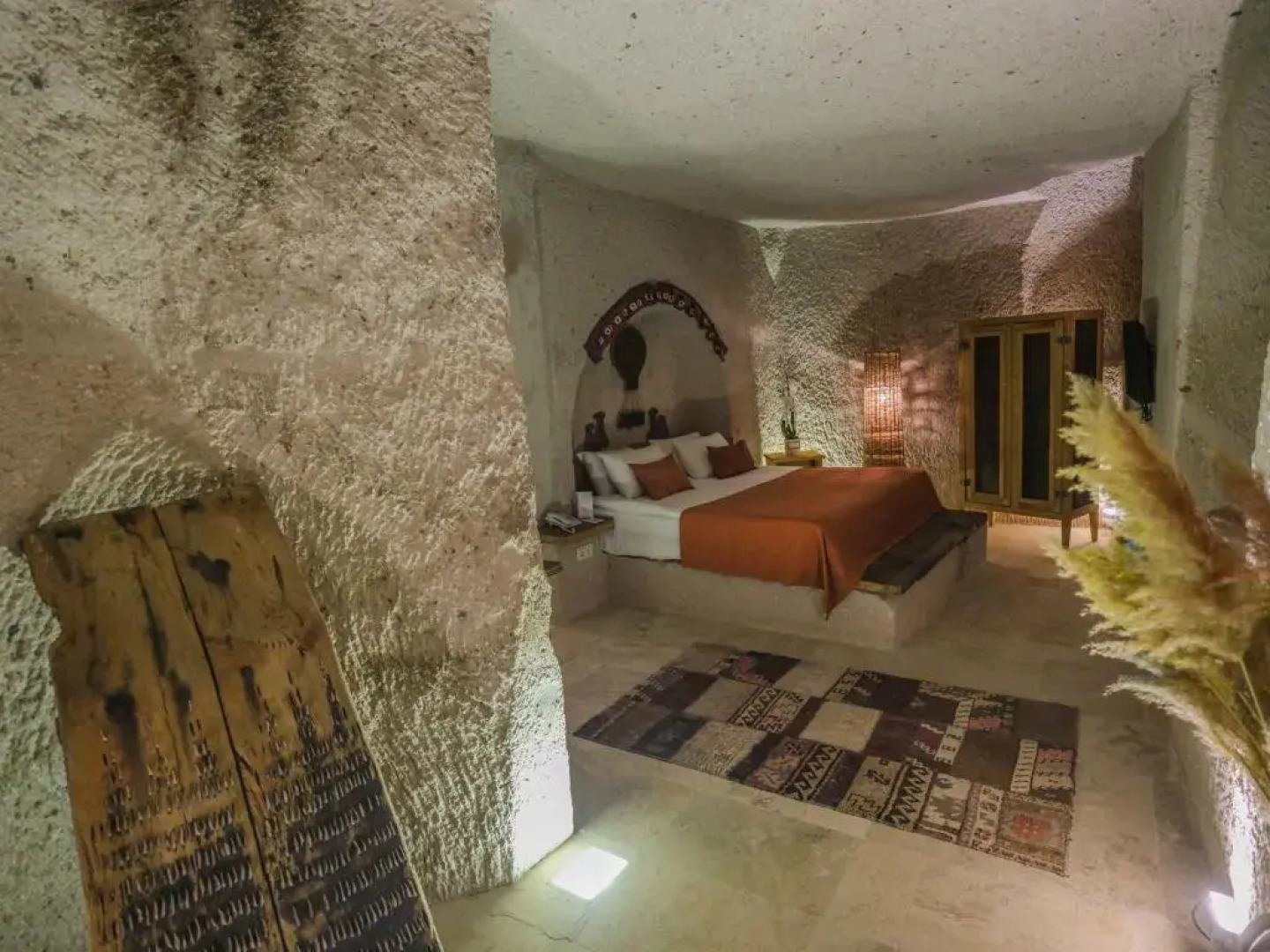 Kalsedon Cave Suites