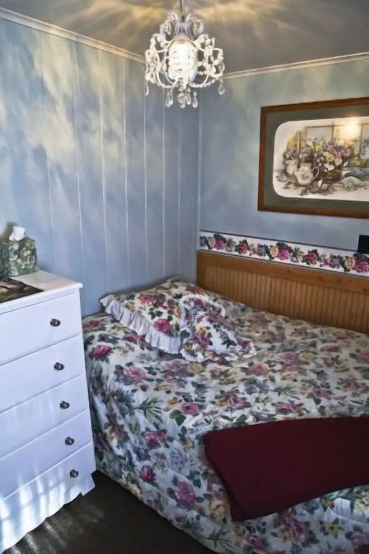 #3 - Chantilly 2 Bedroom Cabin by RedAwning