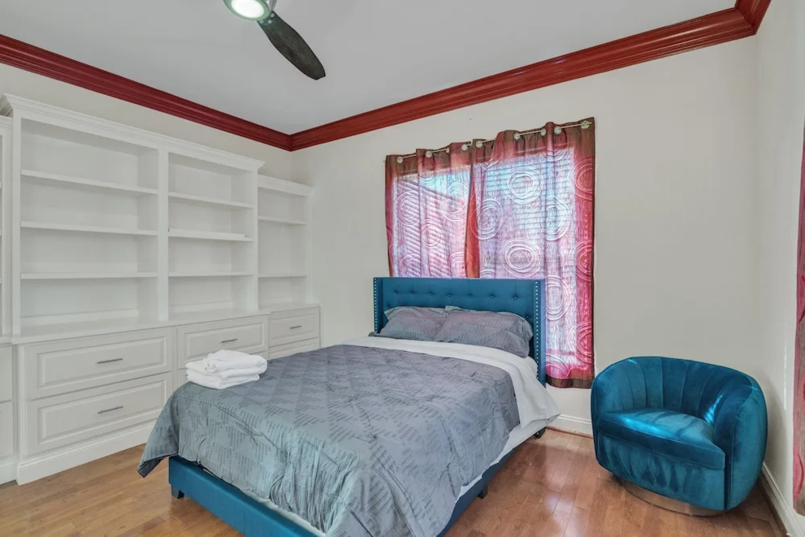 Bull Run Estate: Luxury Retreat W/ Scenic Views 6 Bedroom Home by RedAwning