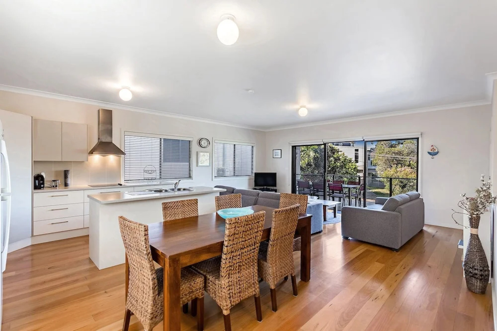 Indah Pantai, 84 Lentara Street