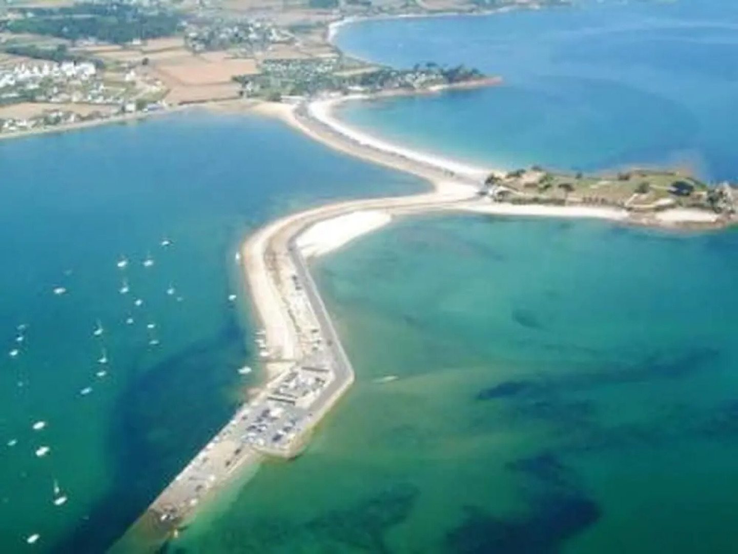 Apartment With 2 Bedrooms in Saint-pol-de-léon, With Wonderful sea View, Enclosed Garden and Wifi