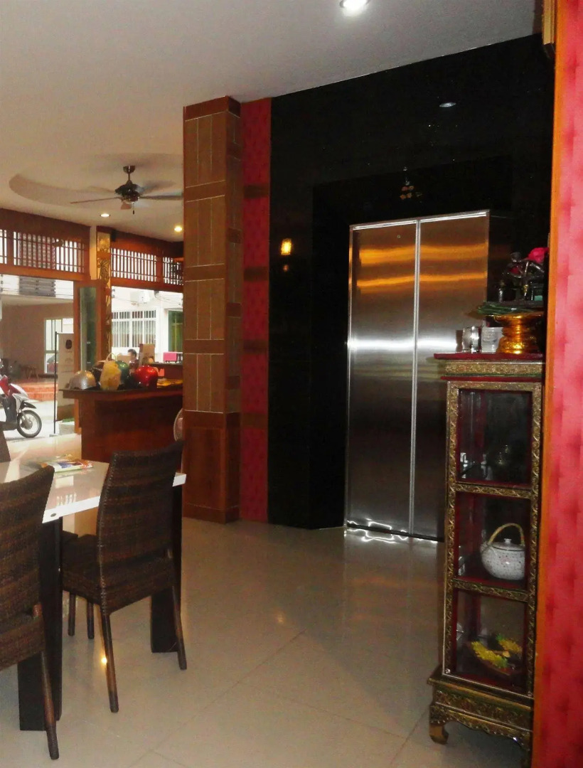 Panomporn Patong Place