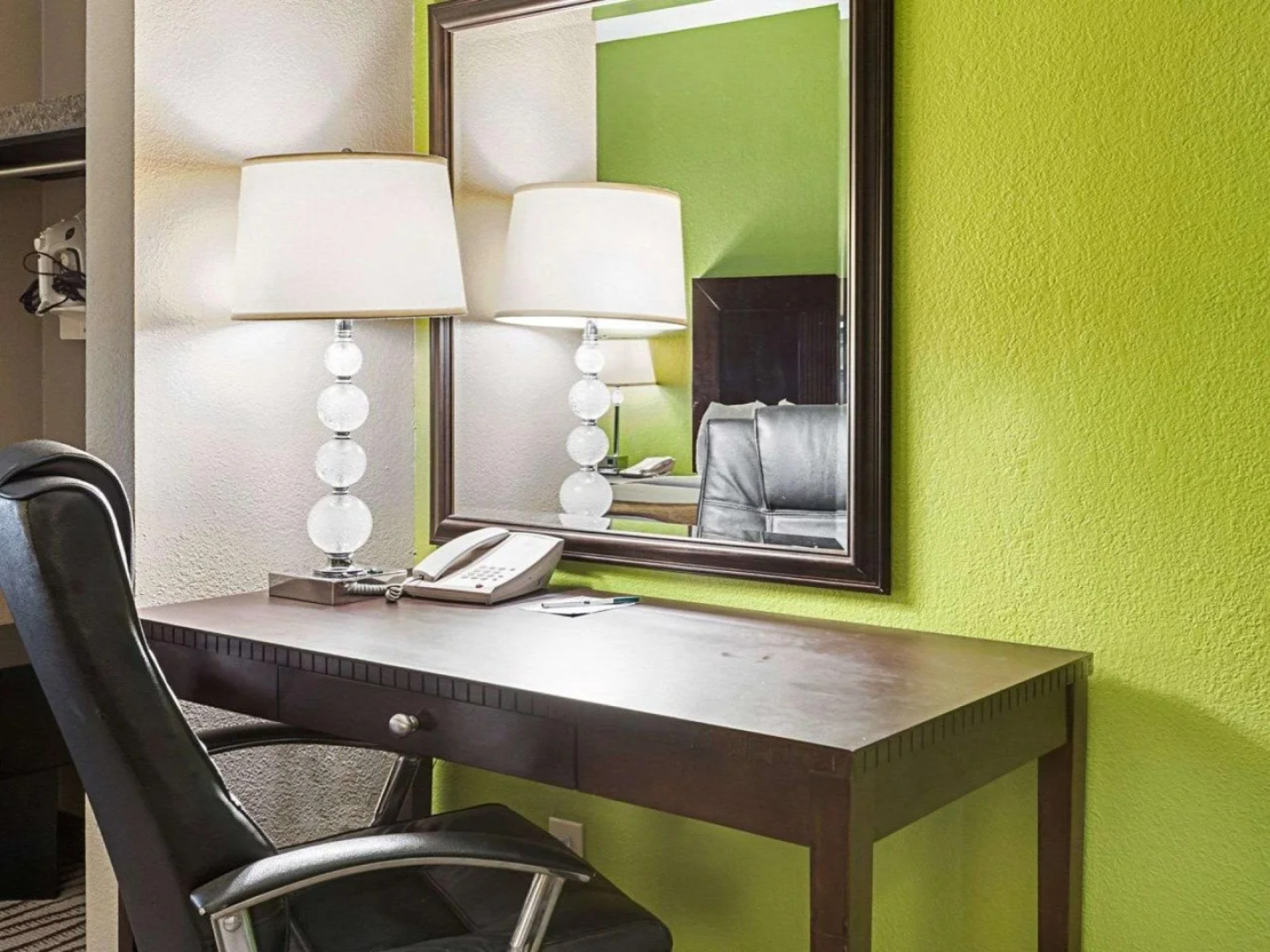 Quality Suites Sulphur