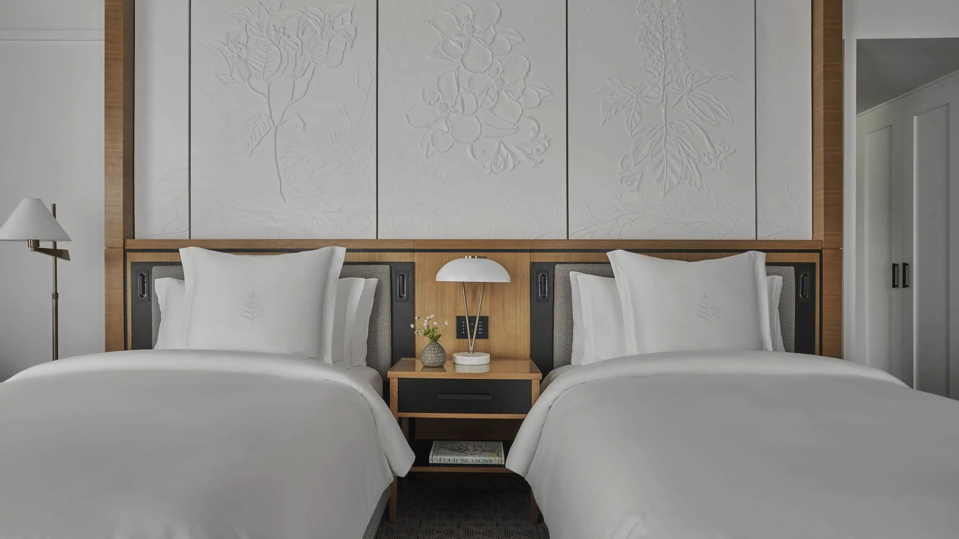 Отель Four Seasons New Orleans