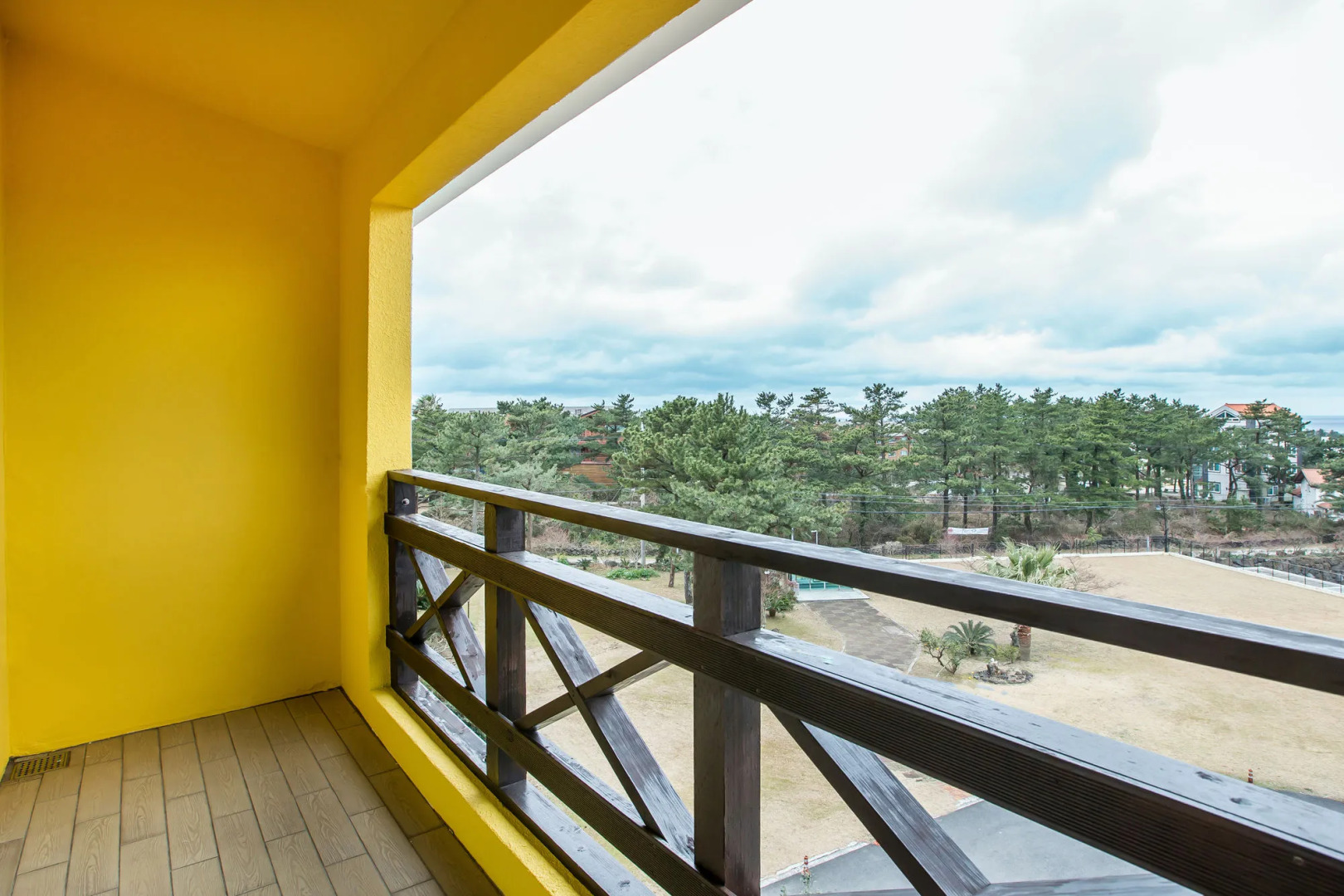 Whinstone Hotel and Resort