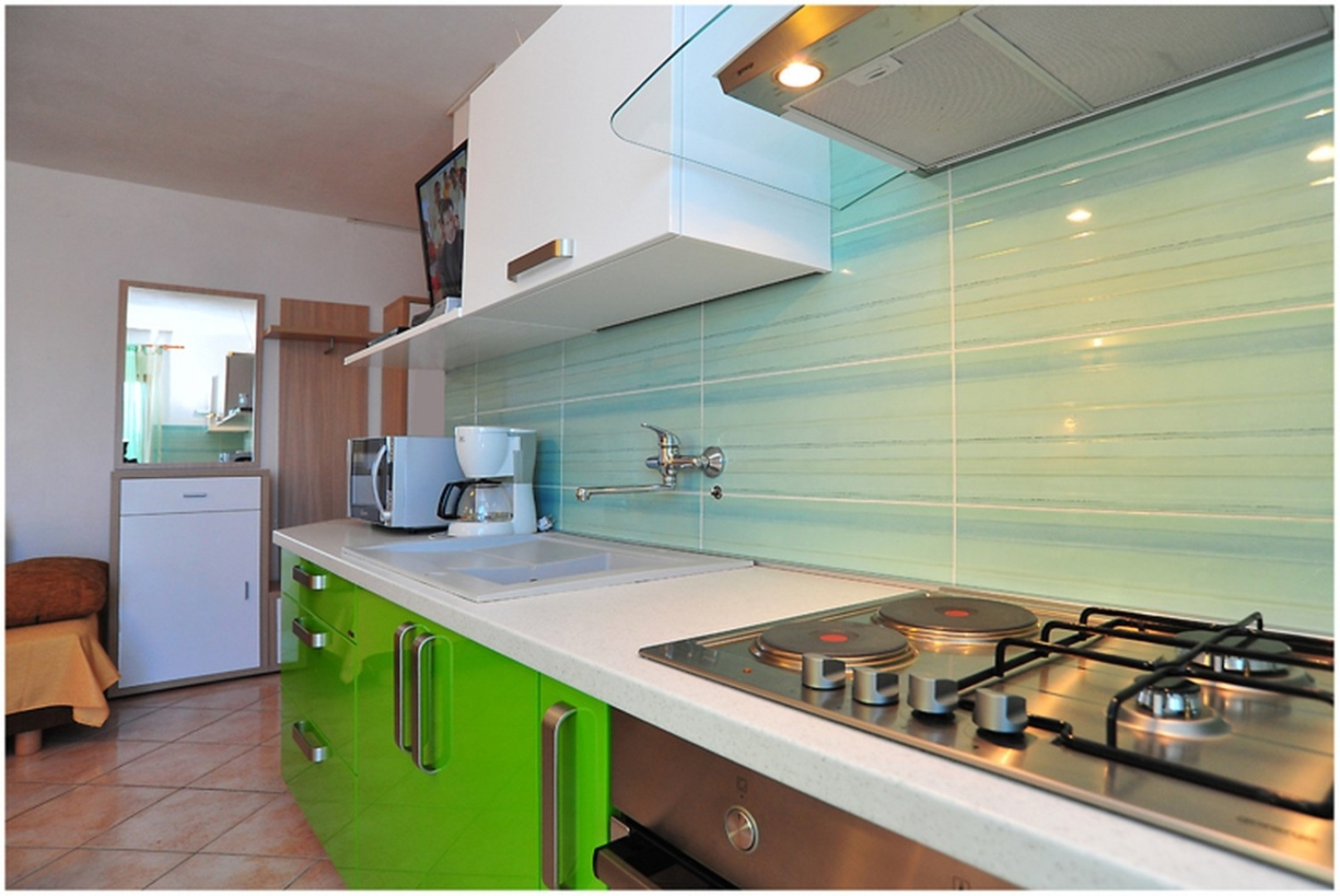 Apartment Ljilja - 10m from the sea with parking: A2 Nin, Zadar riviera