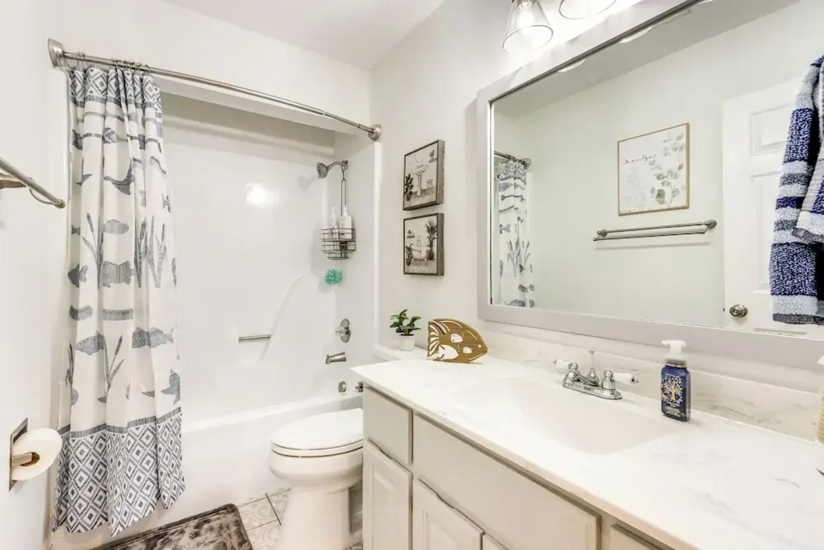 Swim & Boat Docks: Lakefront Gem in Bella Vista!