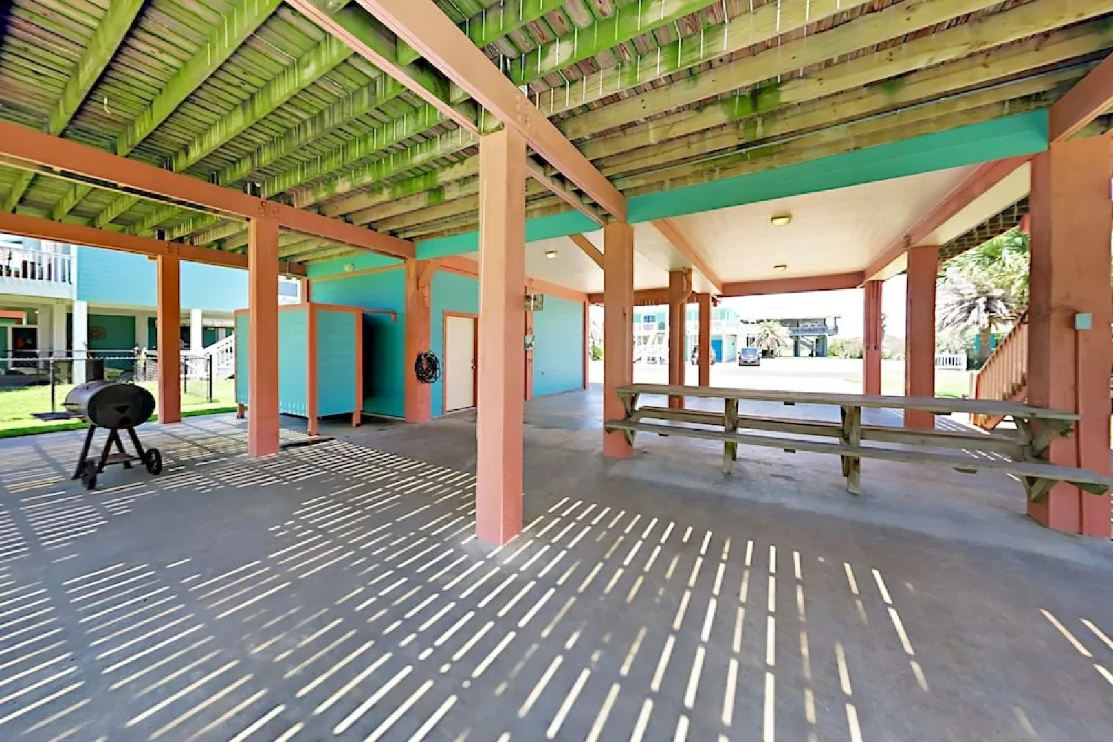 Bolivar Peninsula Home 4 Bedrooms 3.5 Bathrooms Home