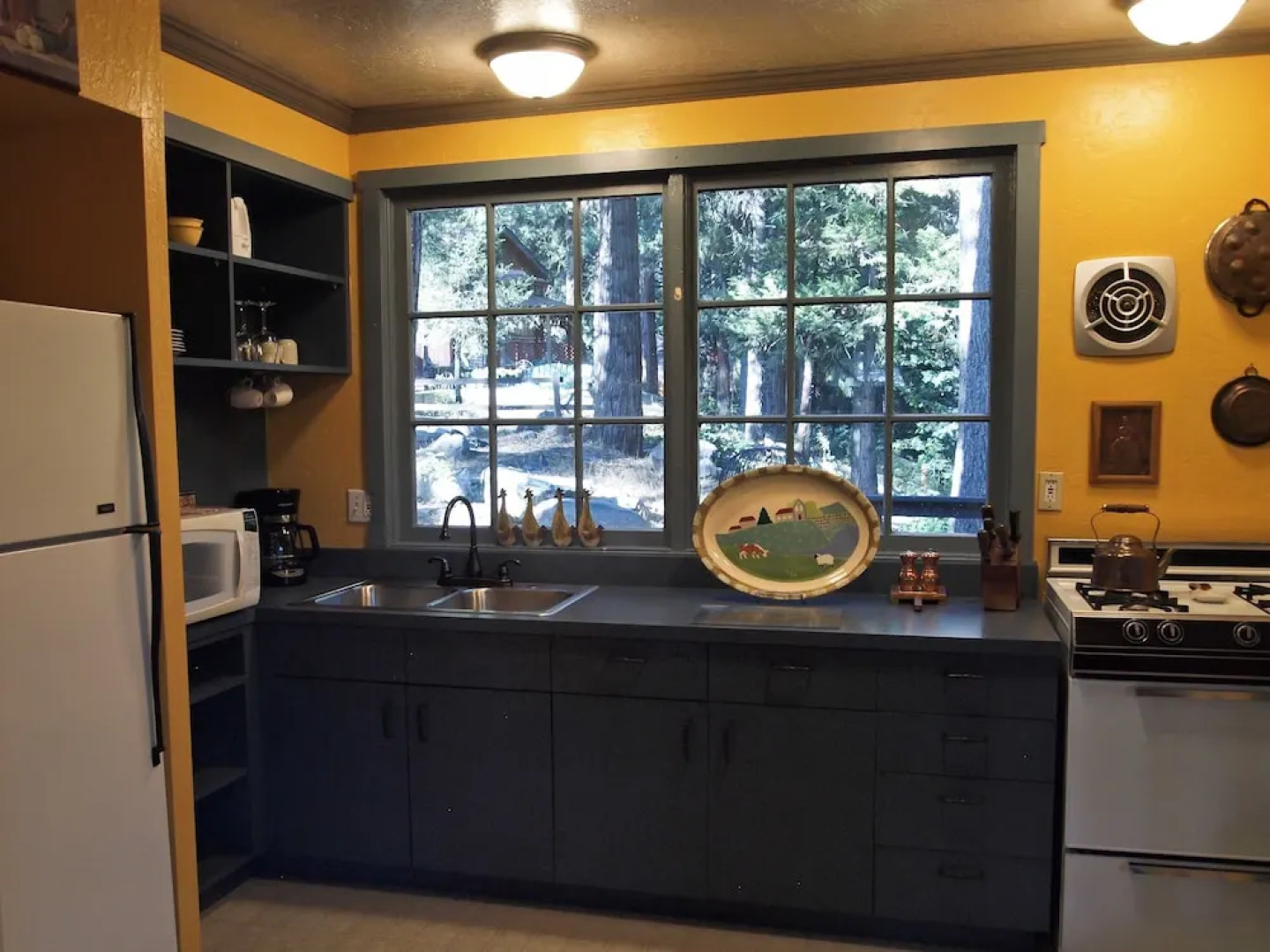 Strawberry Creek Inn Bed & Breakfast