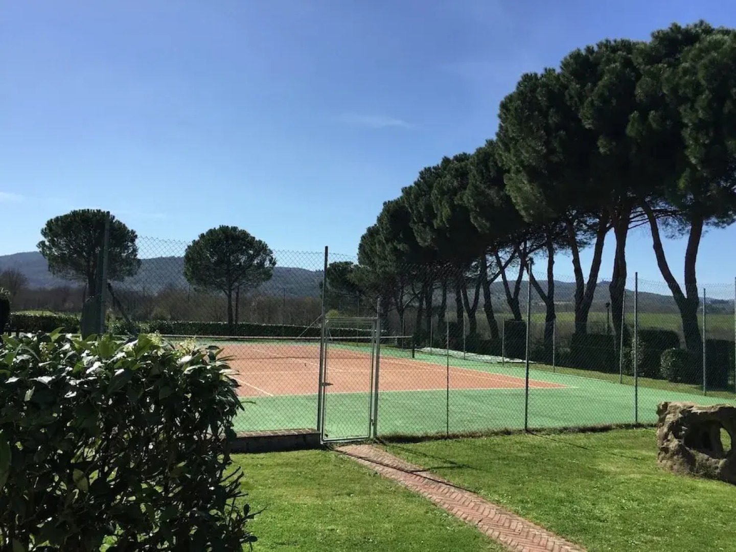 Country House With Pool and Court