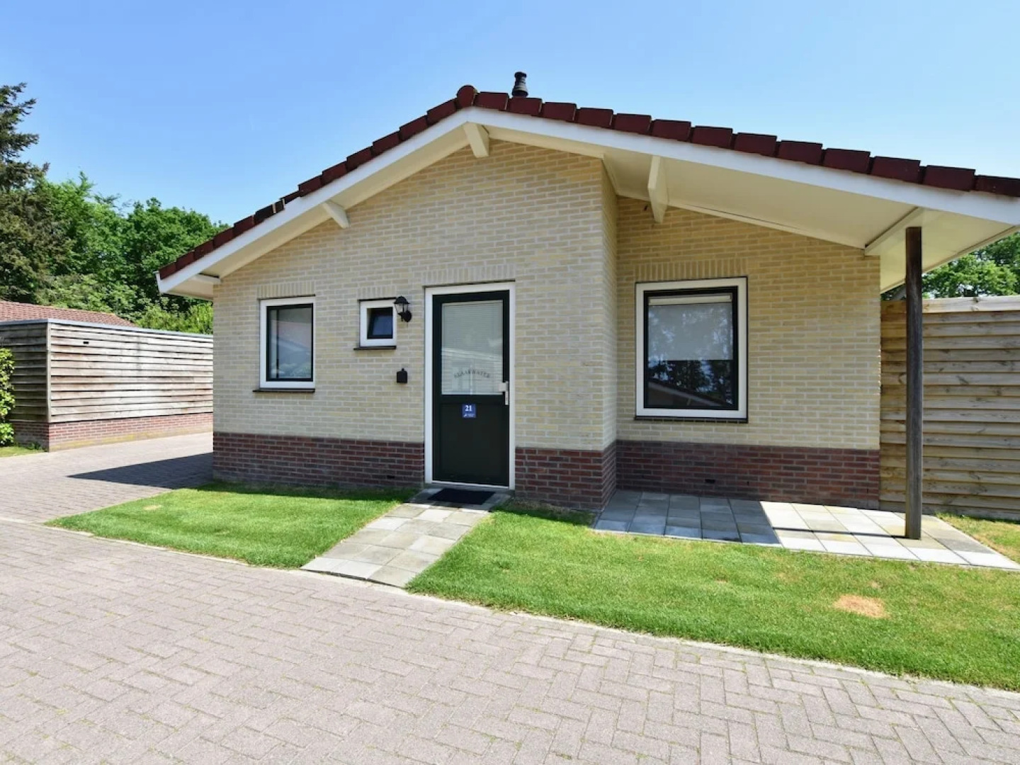 Modern Holiday Home With a Luxury Walk-in Shower and Enclosed Private Garden in Putten