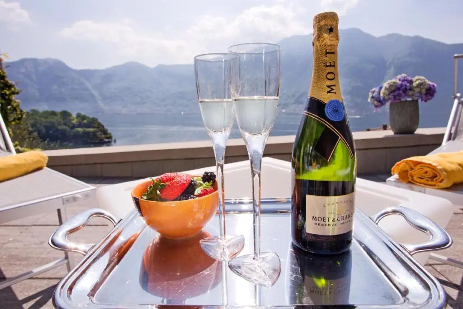 Sala Comacina Apartment No 1 (Sleeps 10)