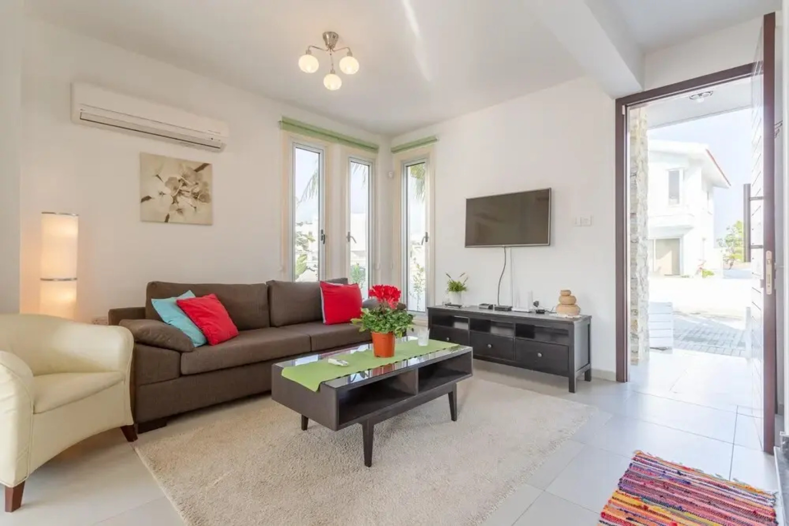 Colonian Villa in Perivolia