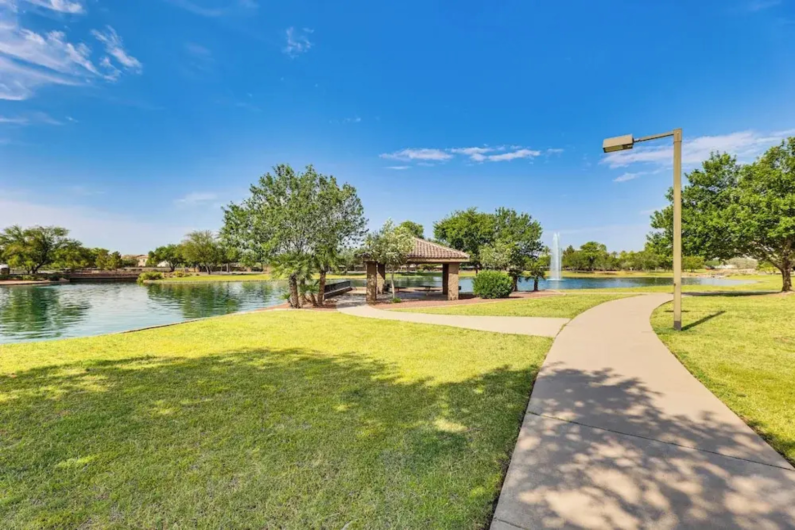 Quiet Casa Grande House Next to Villago Park!