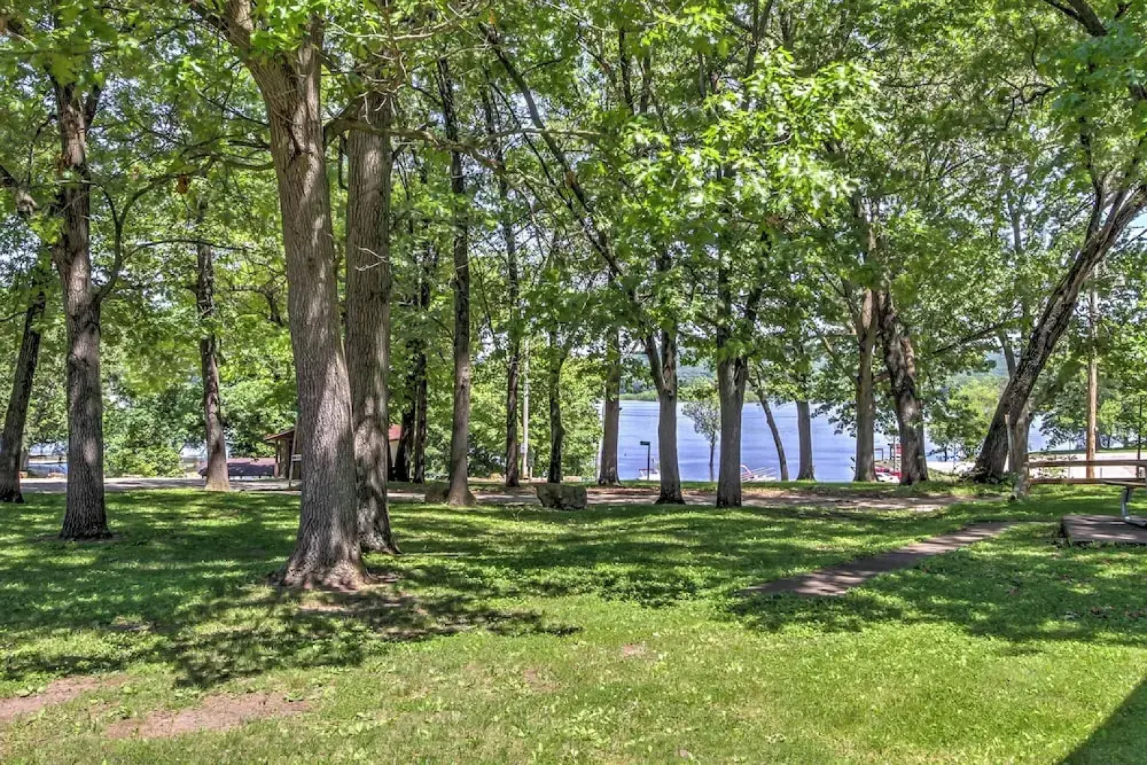 Walk to River! 'it's A Wonderful Life' Cottage