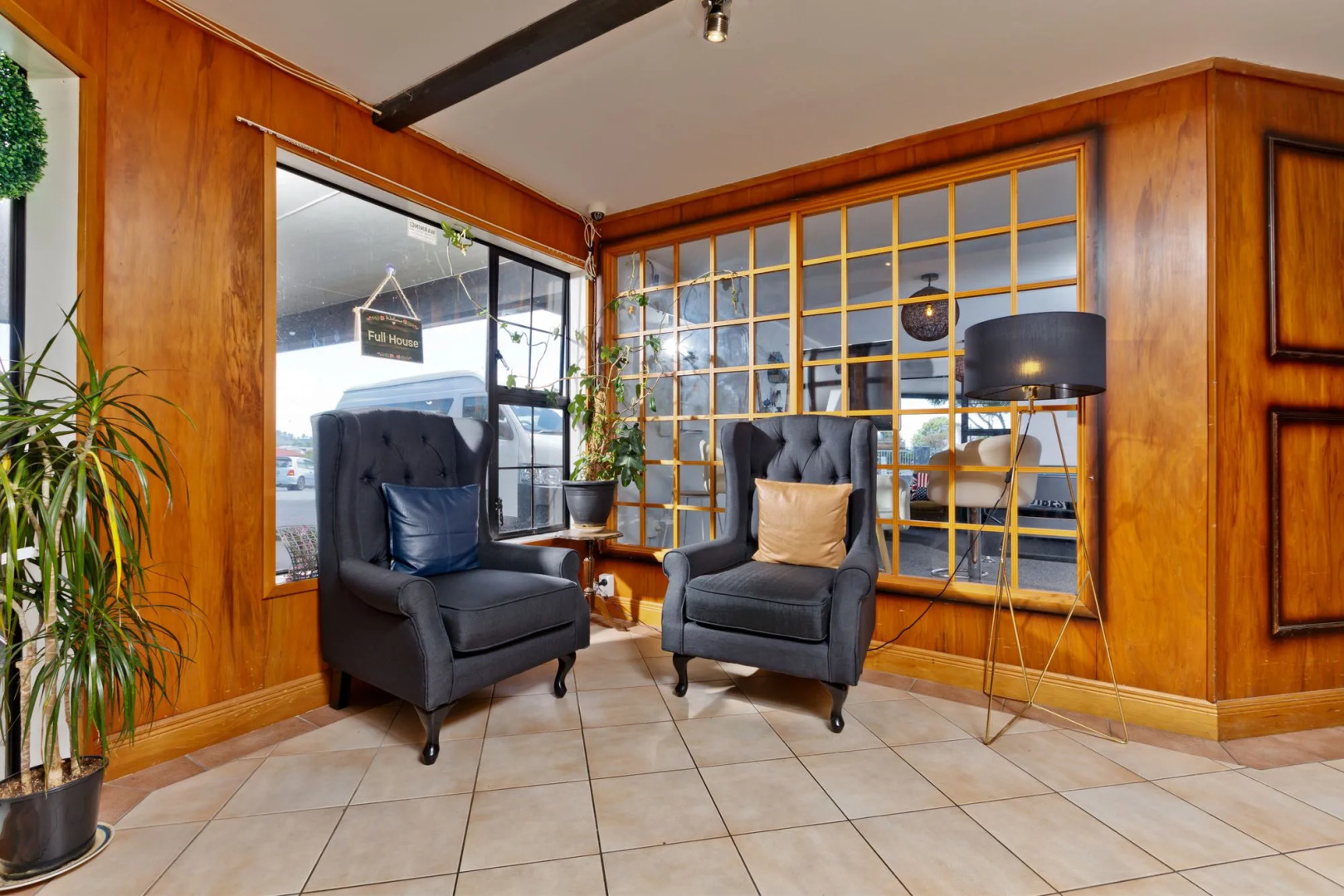 Oakwood Manor Motor Lodge