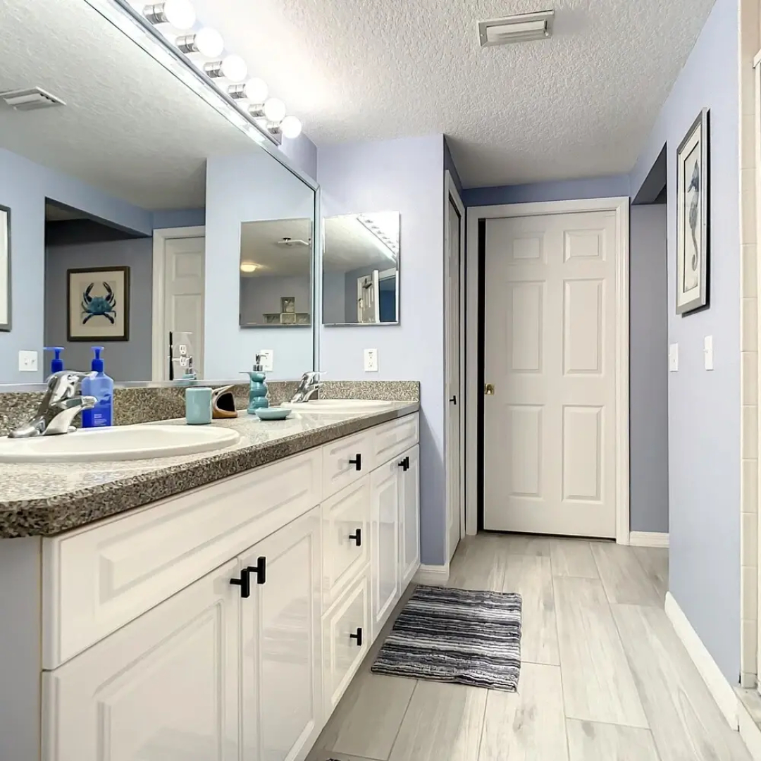 Oceanwalk Jr Penthouse Across From Pool Tennis Shuffleboard Walk to Beach Ow7 207