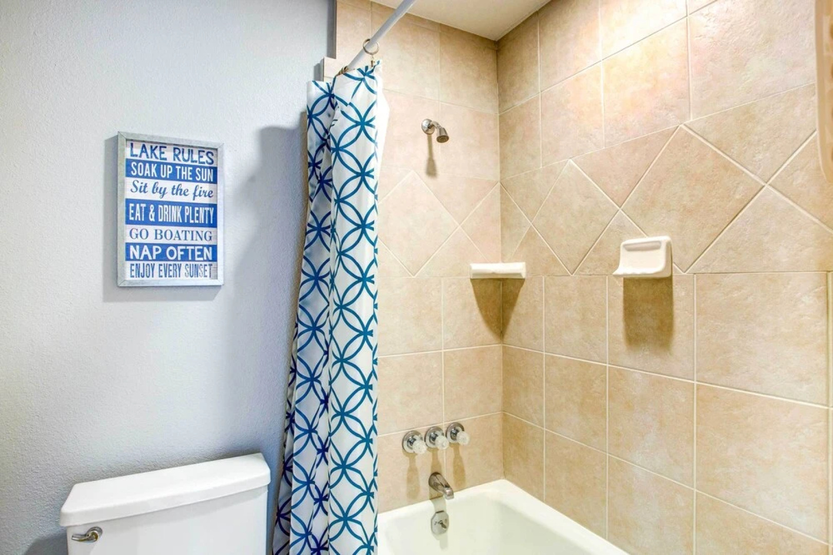 Cedar Creek Lakefront Vacation Rental w/ Pool