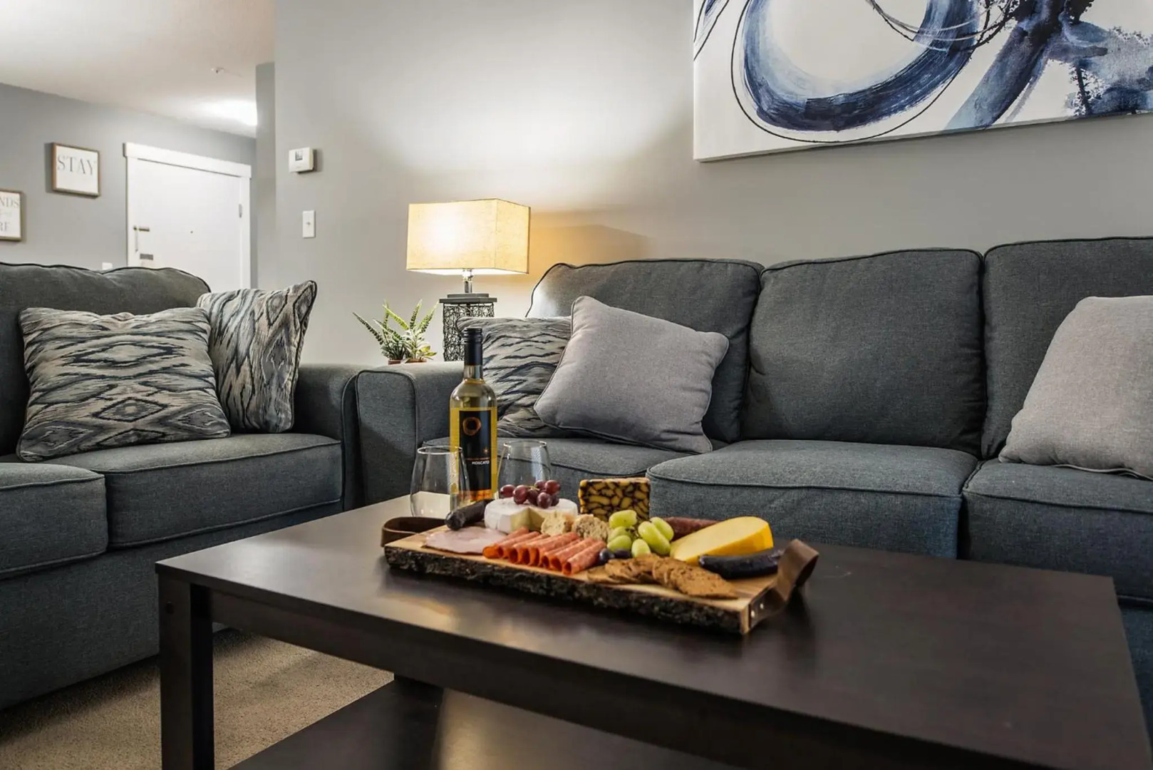 Modern Cozy 2 Bed 2 Bath with Lake and Mountain Views Pool and Hot Tub