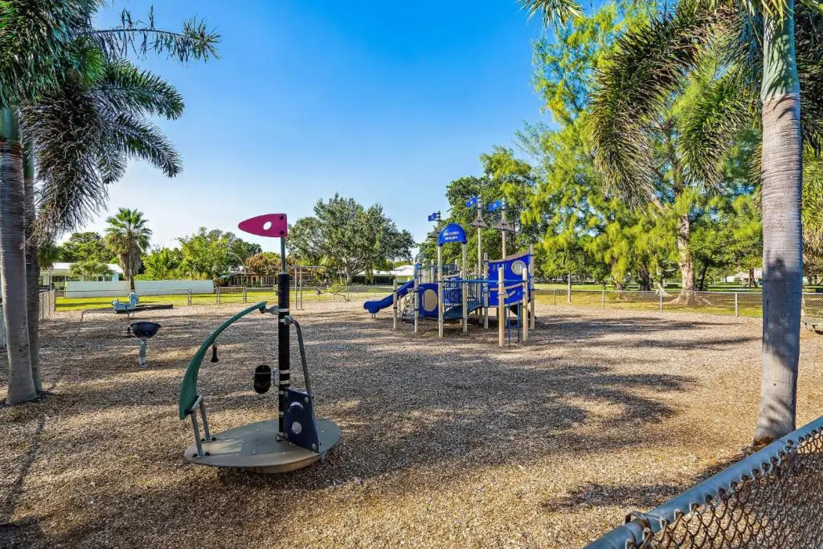 Walk 2 Beach 'Salt & Sea Sanctuary' Private Heated Pool