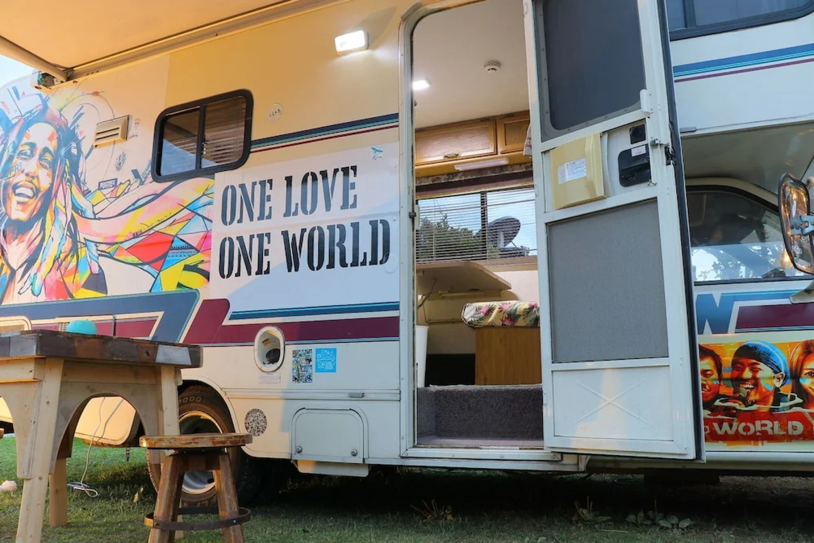 Cafe Bar & Hostel Go Me