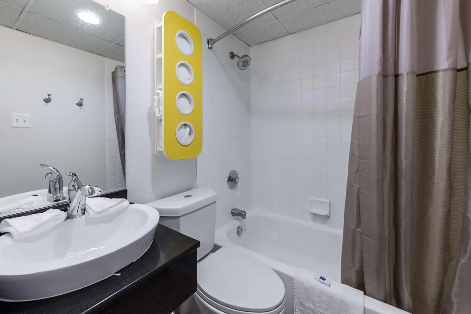 Motel 6 Warminster, PA