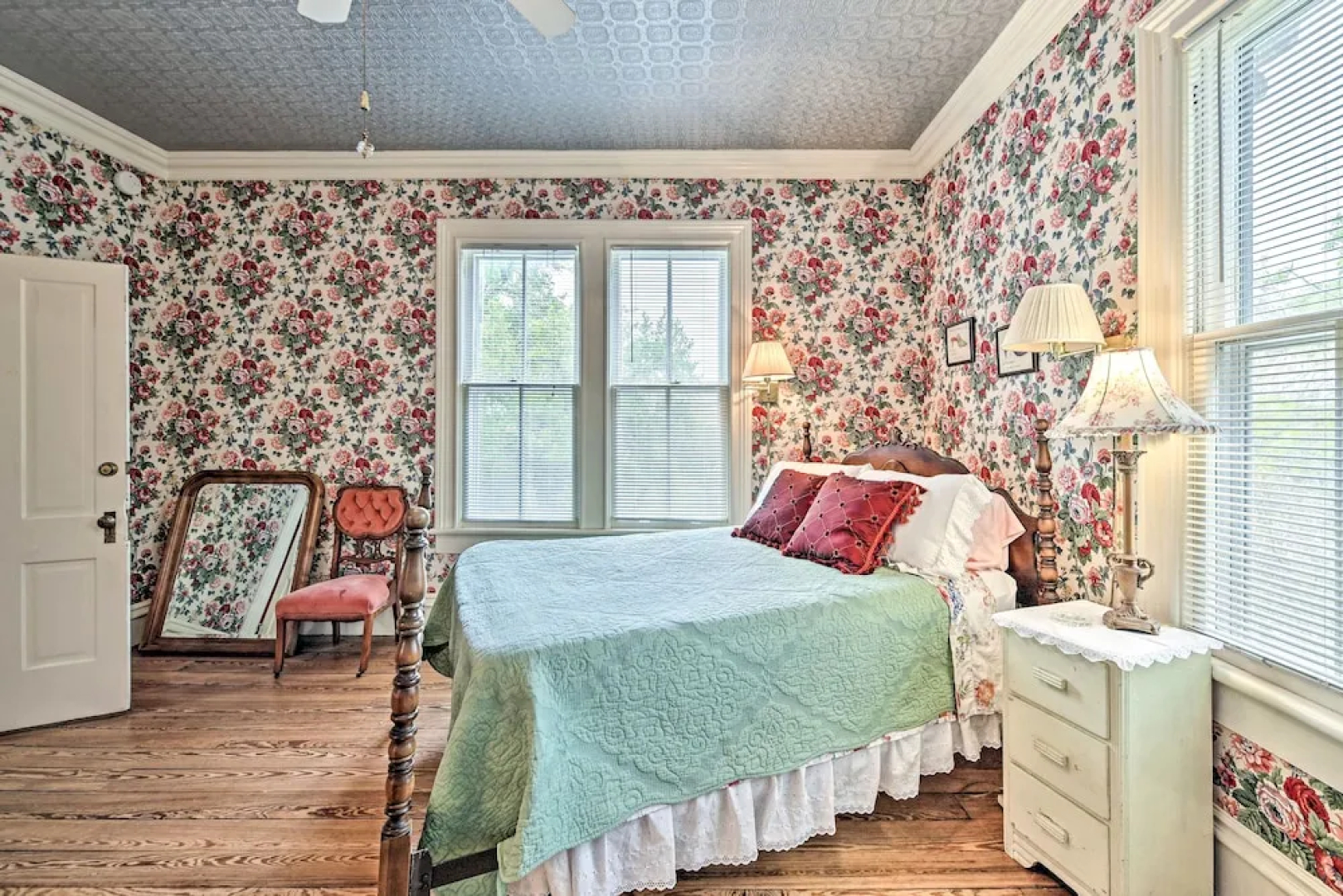 The Lilly House: Historic Glen Rose Home w/ Porch!