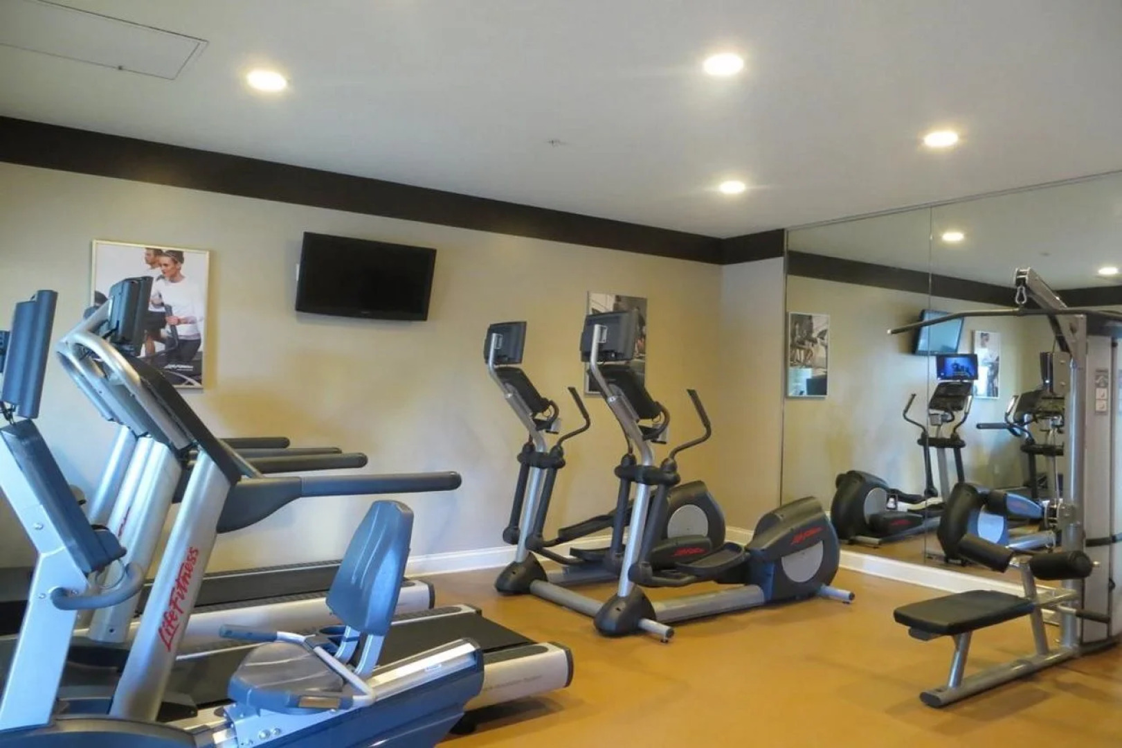 The Point Hotel & Suites