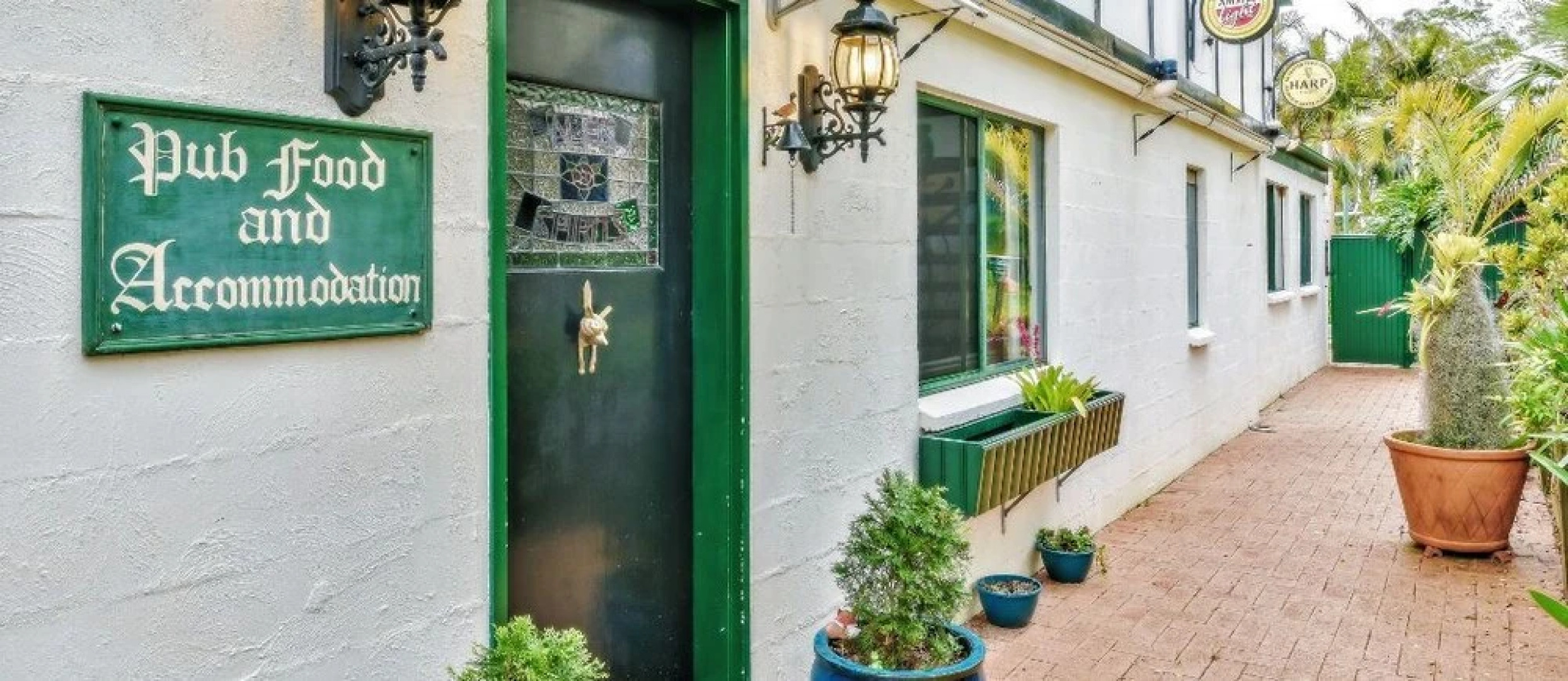 Mount Mee Country Inn Bed & Breakfast