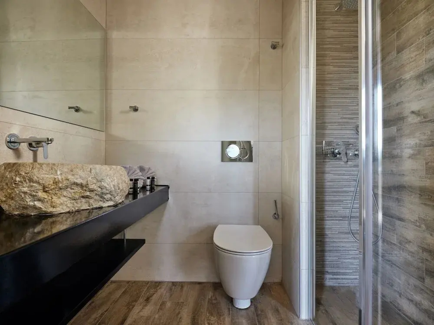 Prima Vista Beachfront Boutique Hotel