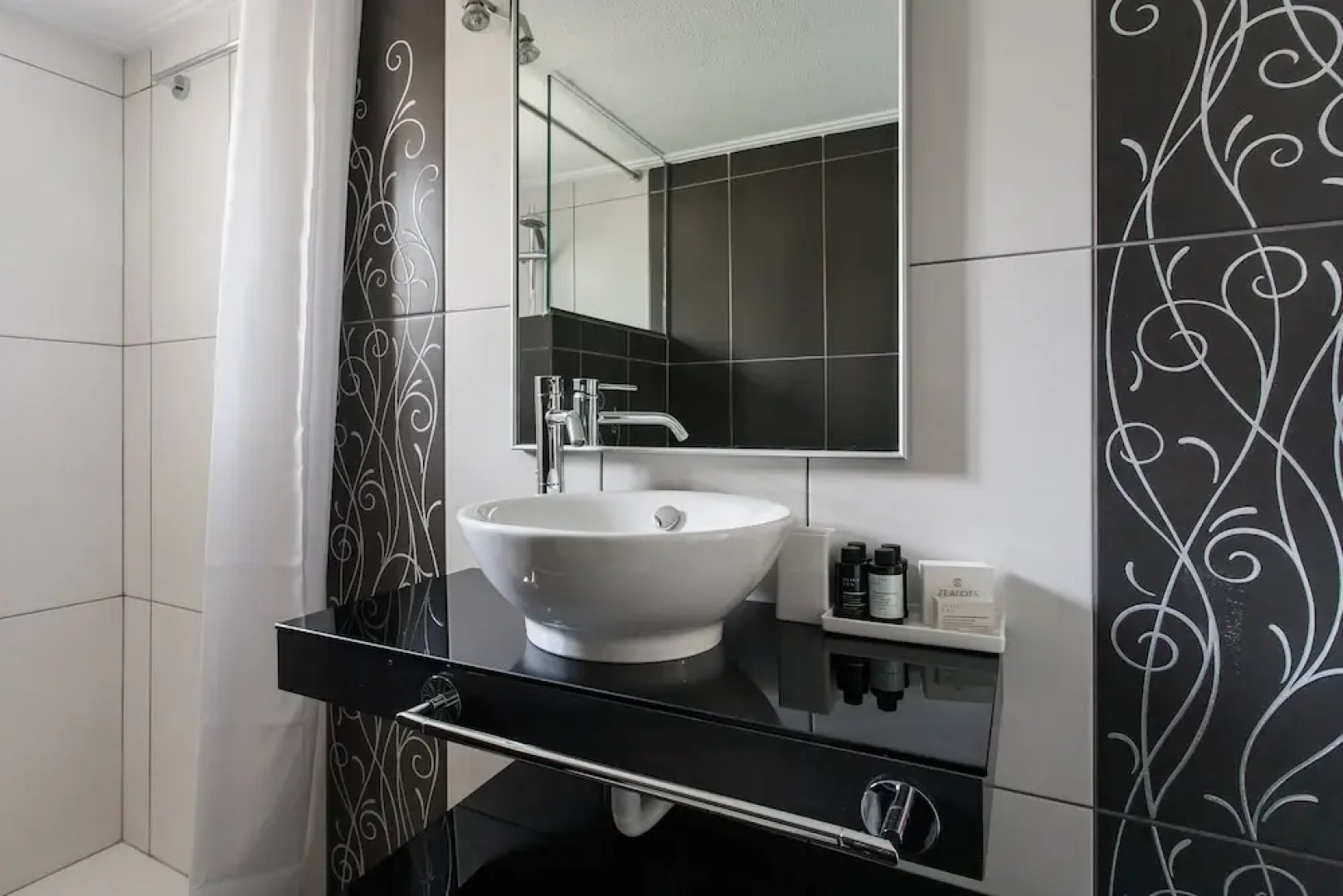 UPSTREET Modernized & Spacious 2BD Apartment in Chalandri