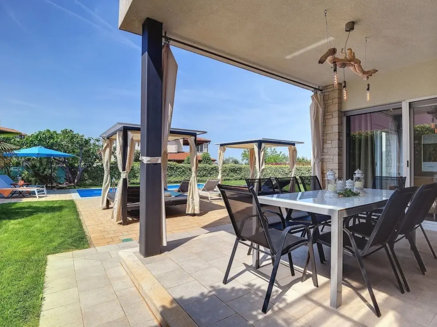 Modern Holiday Home in Novigrad With Pool