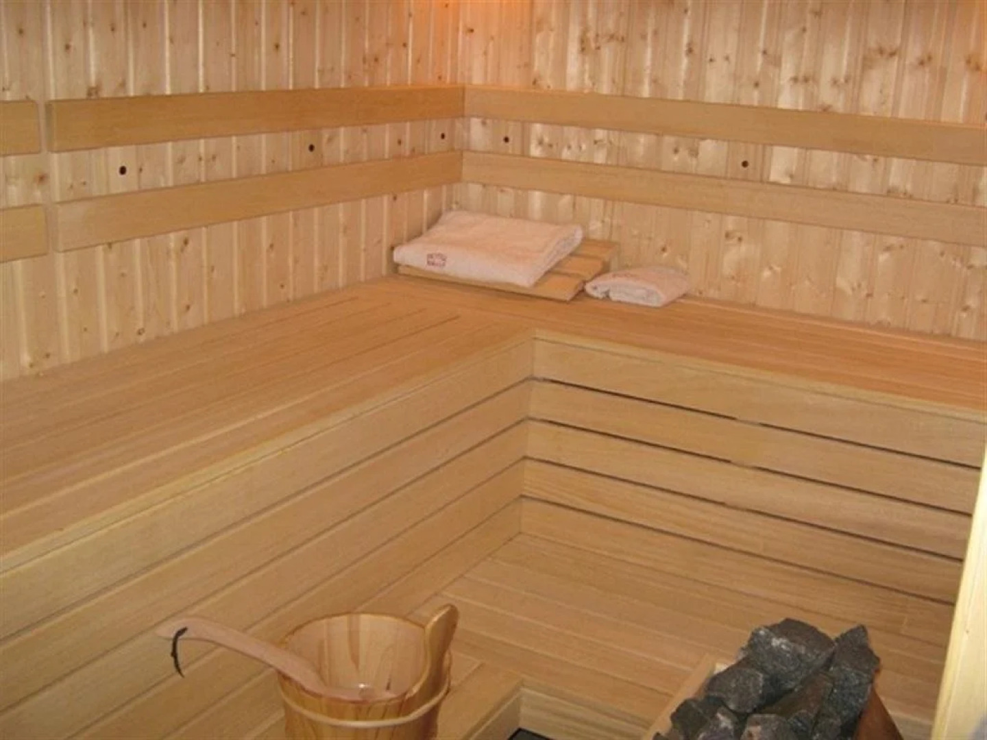 Family Hotel Emaly 2